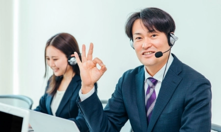 OKサインをしている男女コーディネーターの画像